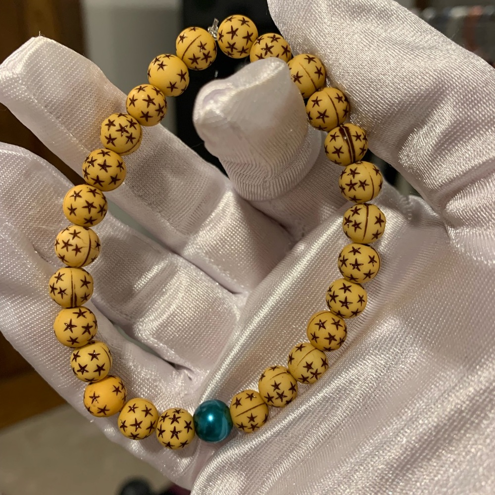 👾5 for $25 🧵handmade star beaded bracelet 🧵